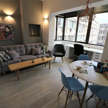 Cozy Novotel Studio - Free Minibar - Quiet & Peace Bucarest